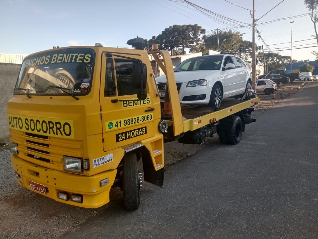 Guincho levando audi